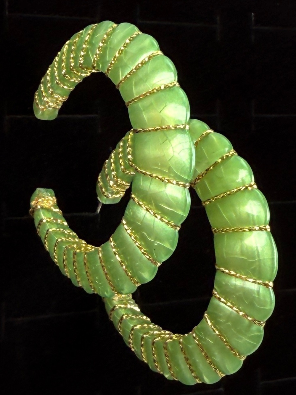 Vintage lightweight large green with goldtone open hoop post pierced earrings
